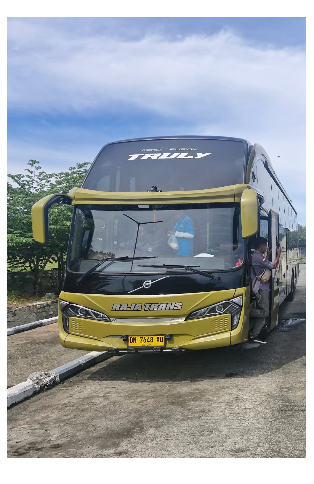 Bus Raja Trans